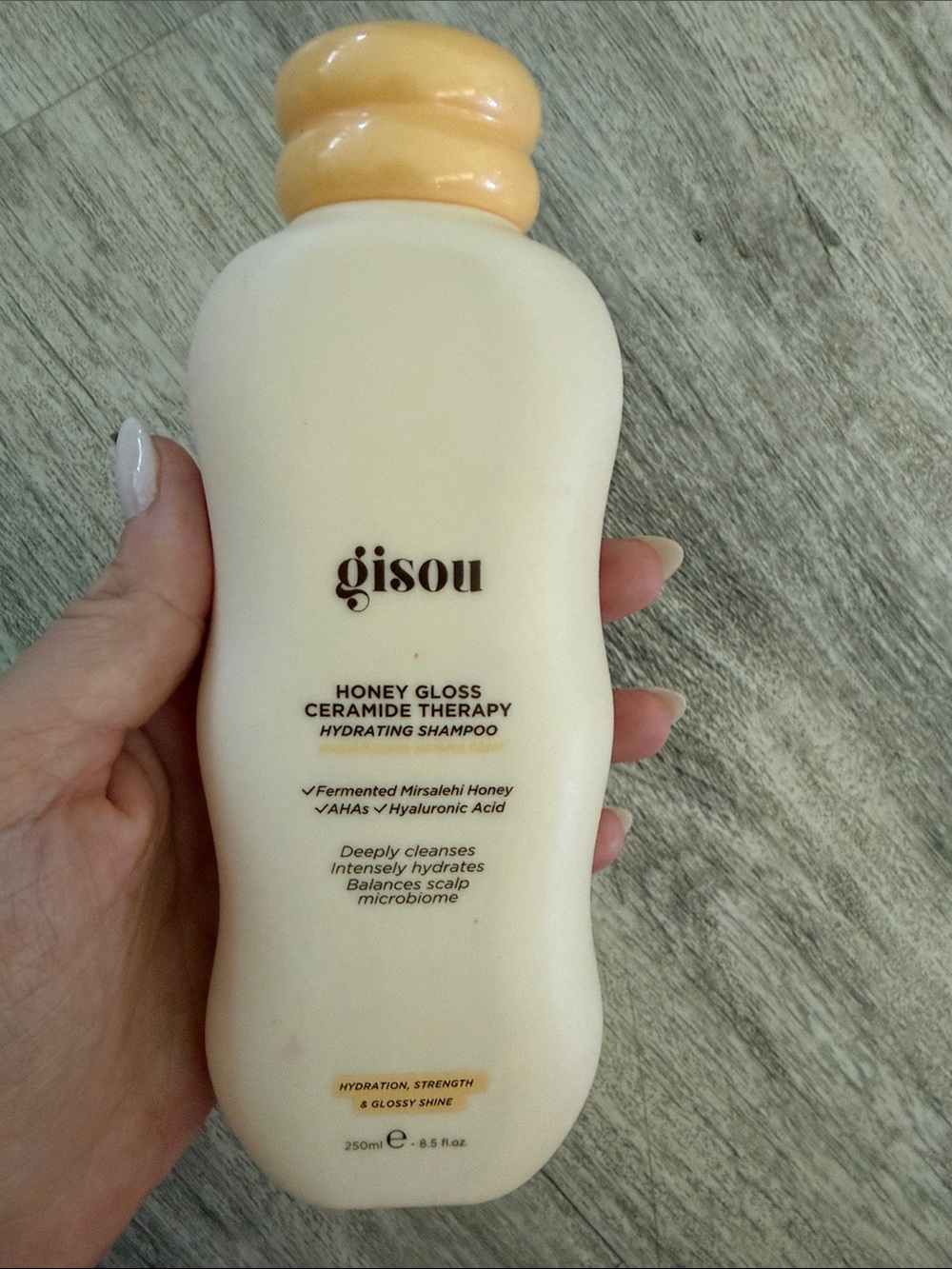 Gisou Honey Gloss Ceramide Therapy Hydrating shampoo $27 sealed